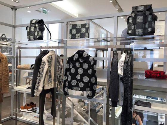 Louis Vuitton pop up store Colette Parigi