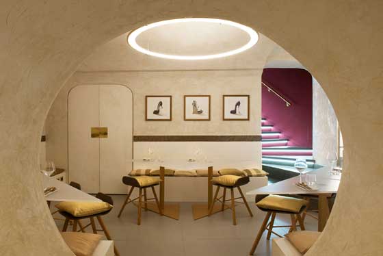Tiramisù Delishoes, progetto ideato da Re.d, divisione di retail e marketing design di M&T, è il primo fashion restaurant dessert bar d’italia